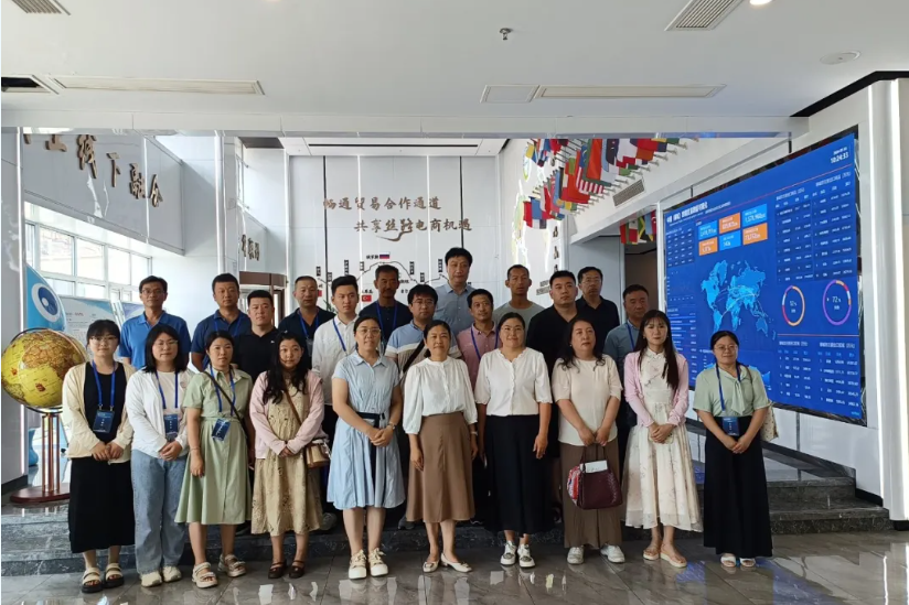 A group of technical colleges from Shandong Province visited the park to carry out research